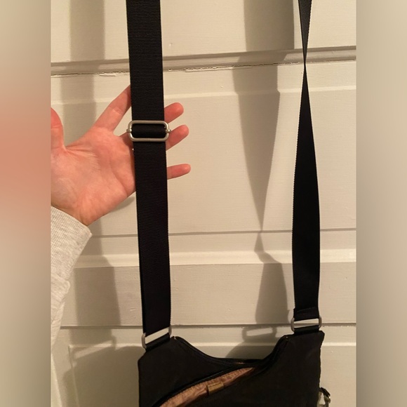 Baggallini Black Adjustable Crossbody Bag - Picture 6 of 9